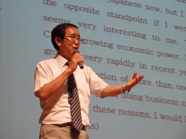 11/23（土）Open Day 帰国生向け_特別企画_服部孝彦教授による模擬英語授業